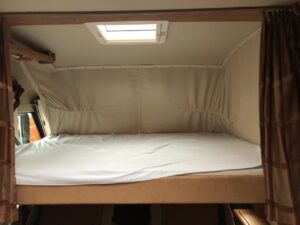 Wohnmobil-Hubbett frontale Ansicht